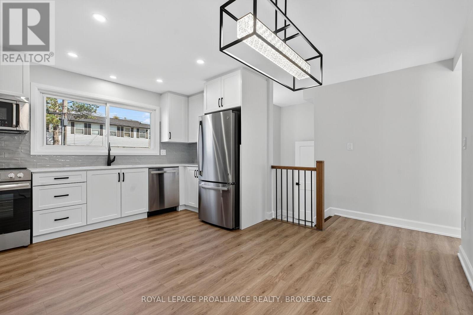 957 OAKVIEW AVENUE - Image 11