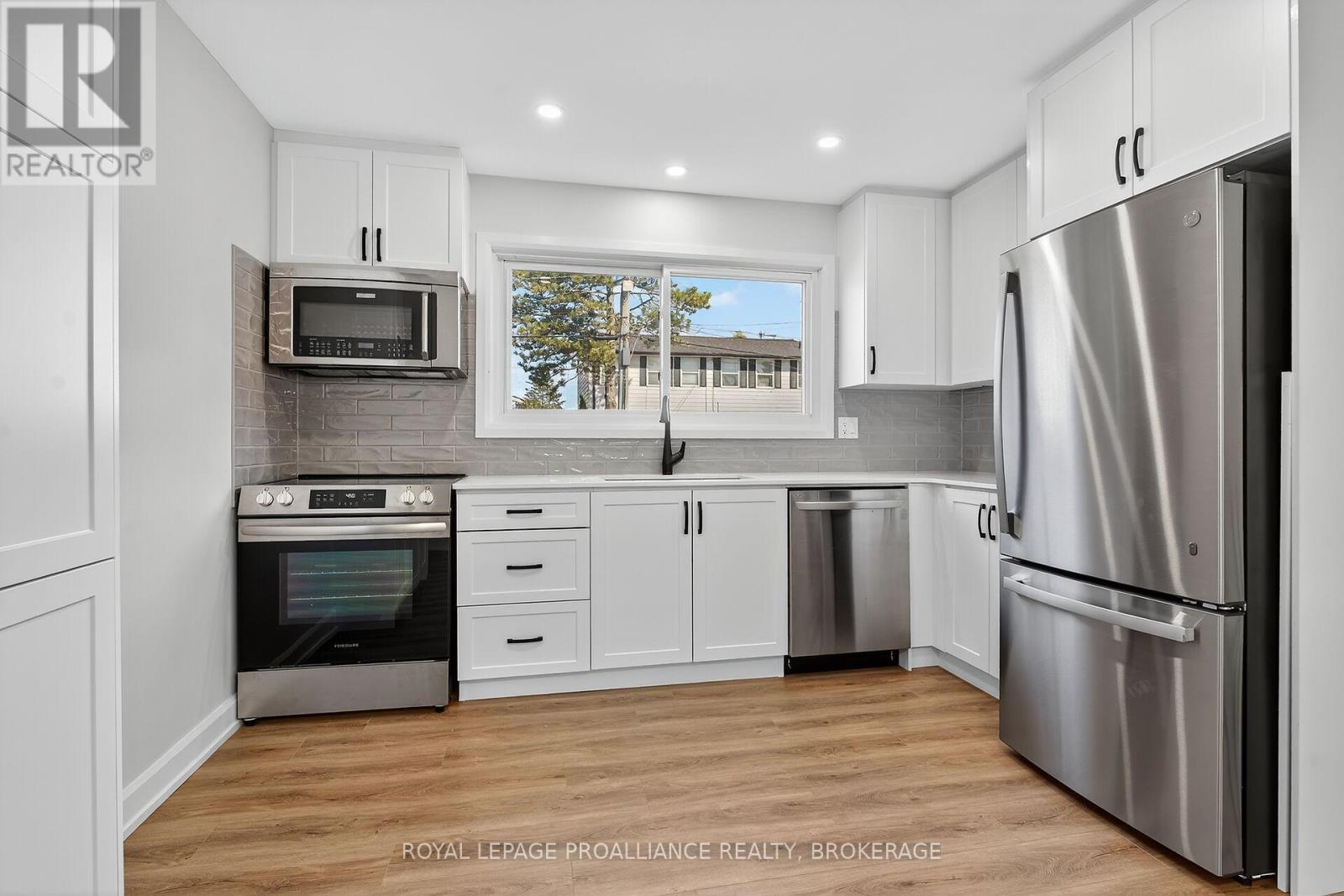 957 OAKVIEW AVENUE - Image 12