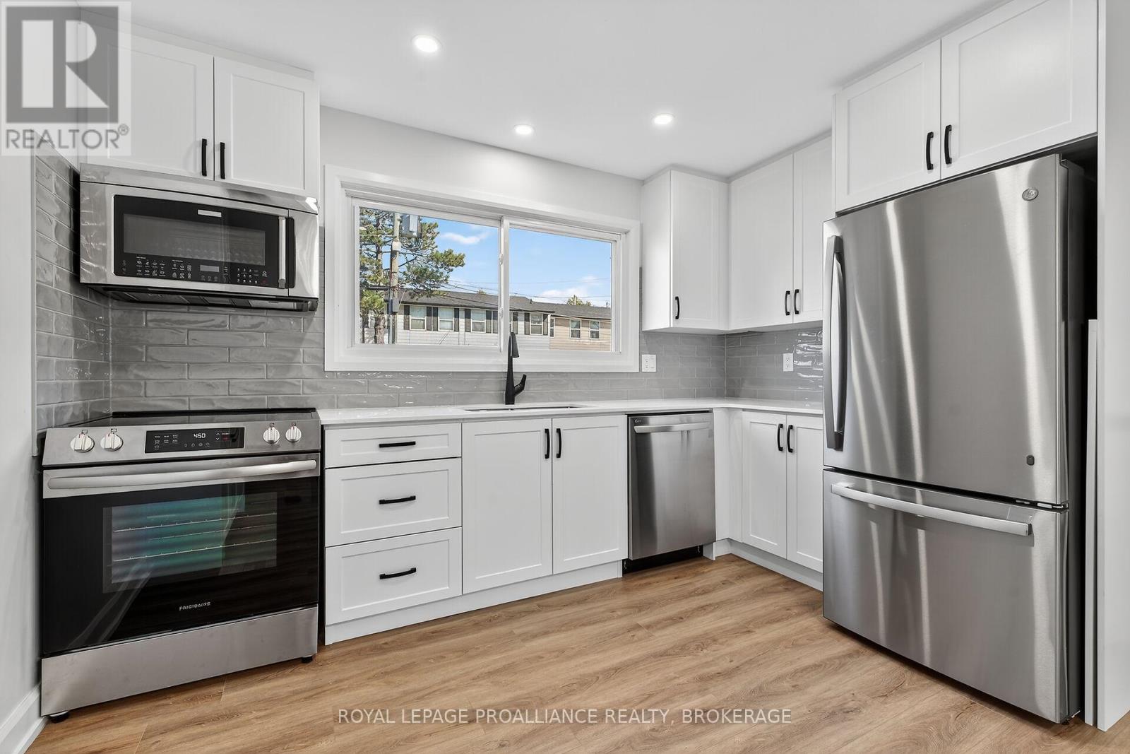 957 OAKVIEW AVENUE - Image 13