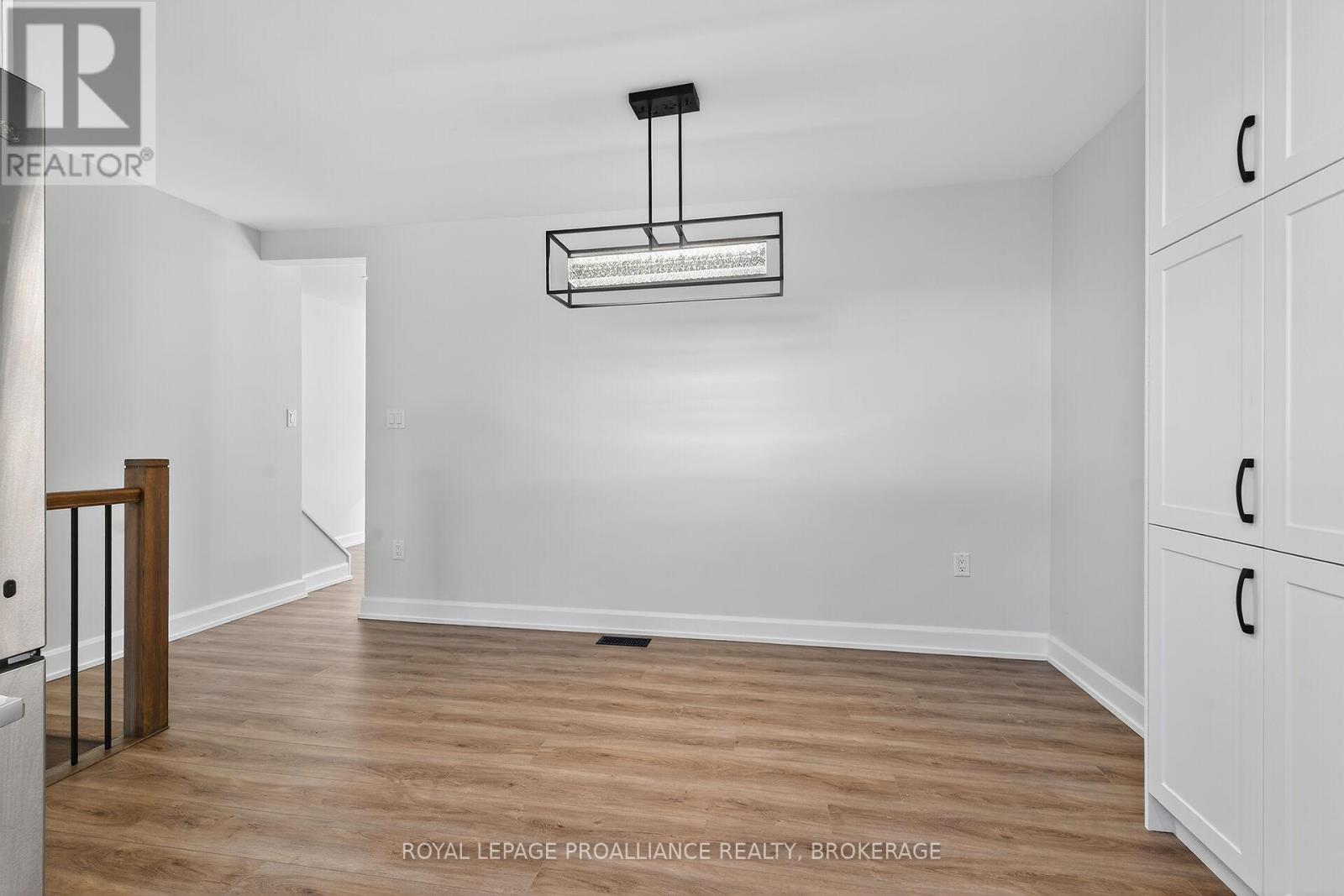 957 OAKVIEW AVENUE - Image 14