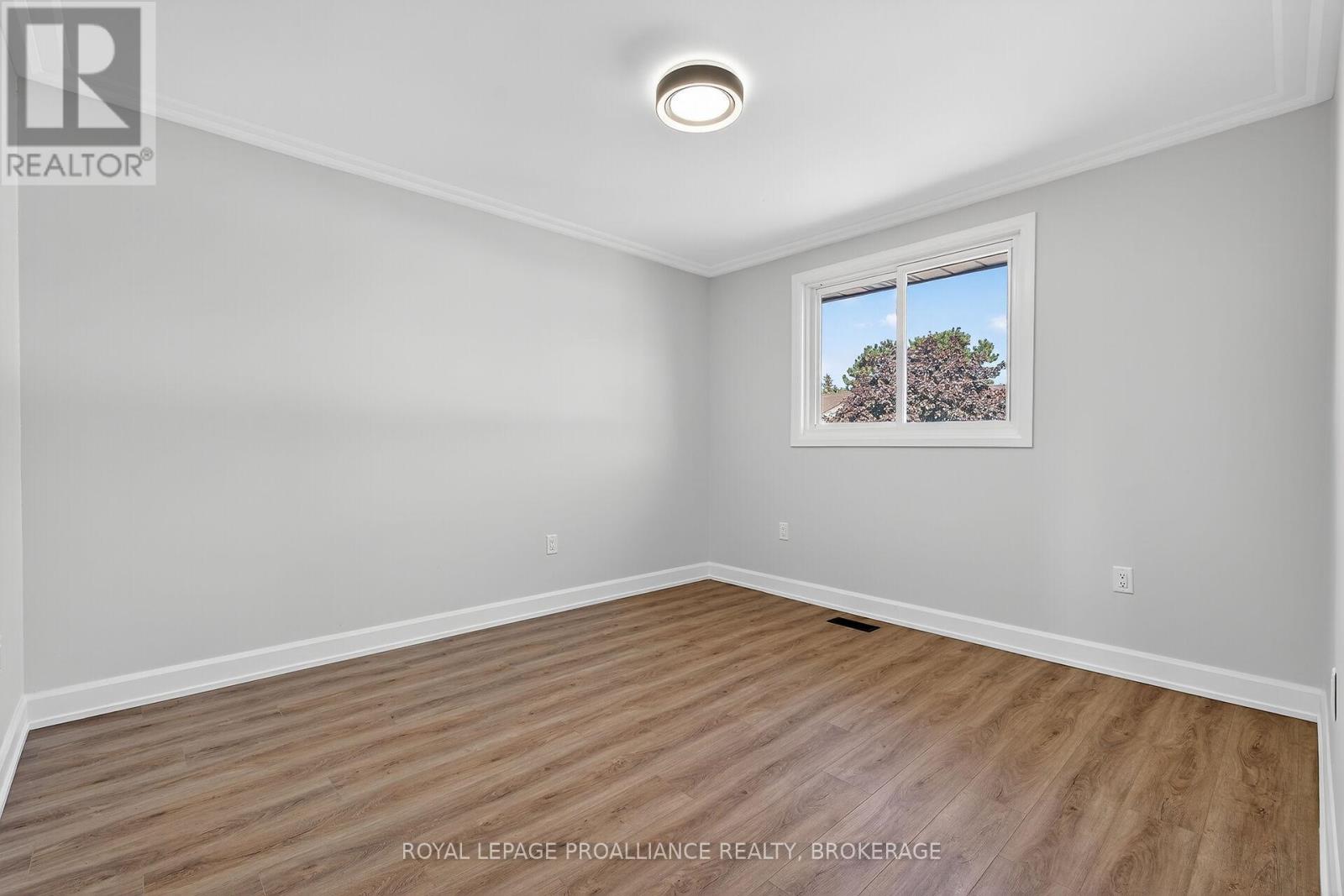 957 OAKVIEW AVENUE - Image 16