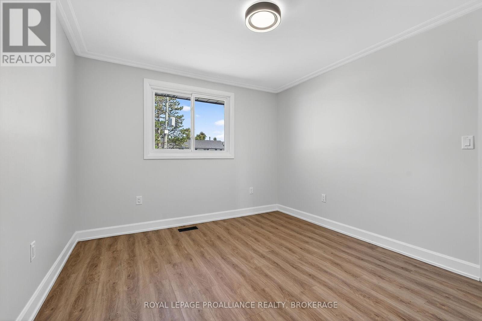 957 OAKVIEW AVENUE - Image 17
