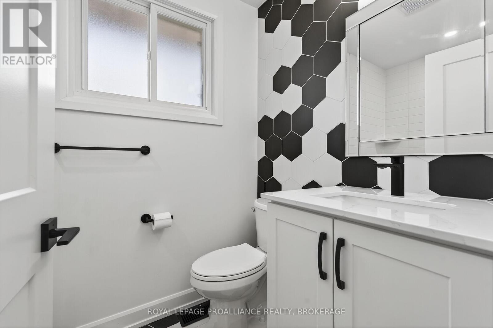 957 OAKVIEW AVENUE - Image 18