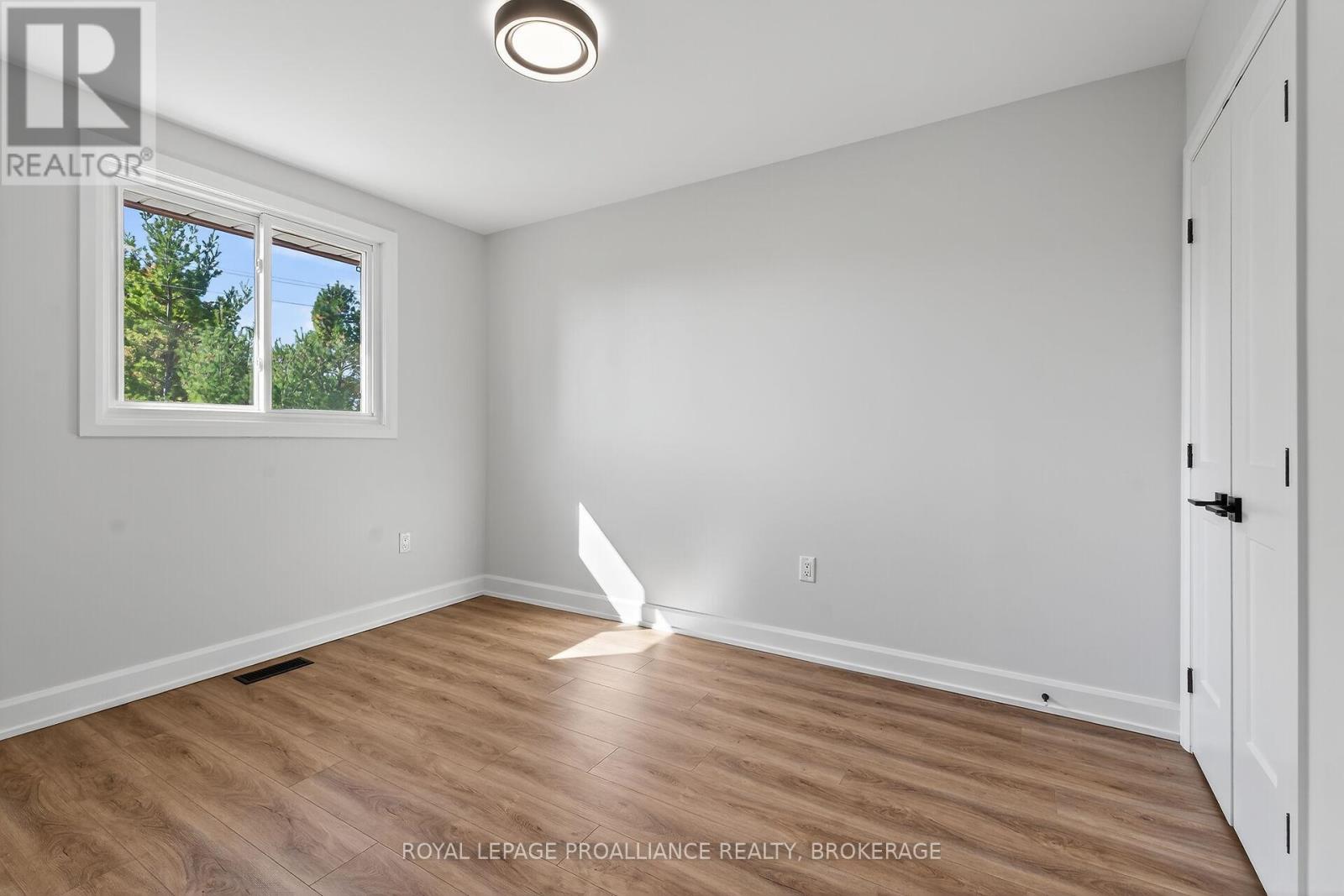957 OAKVIEW AVENUE - Image 20