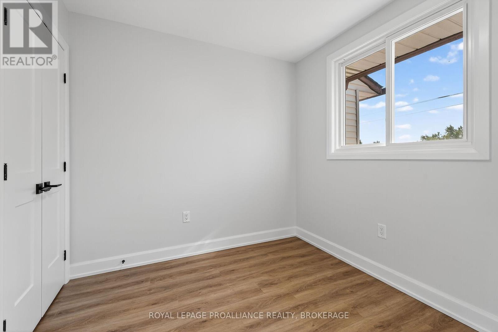 957 OAKVIEW AVENUE - Image 22