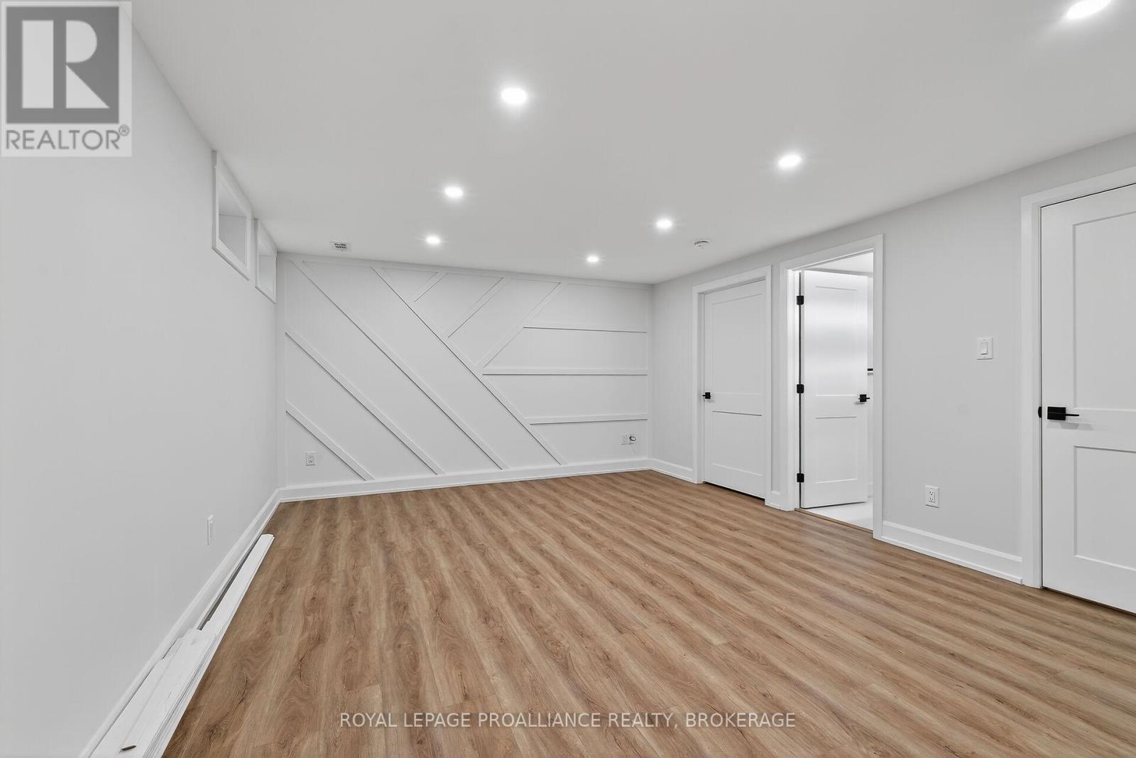 957 OAKVIEW AVENUE - Image 24