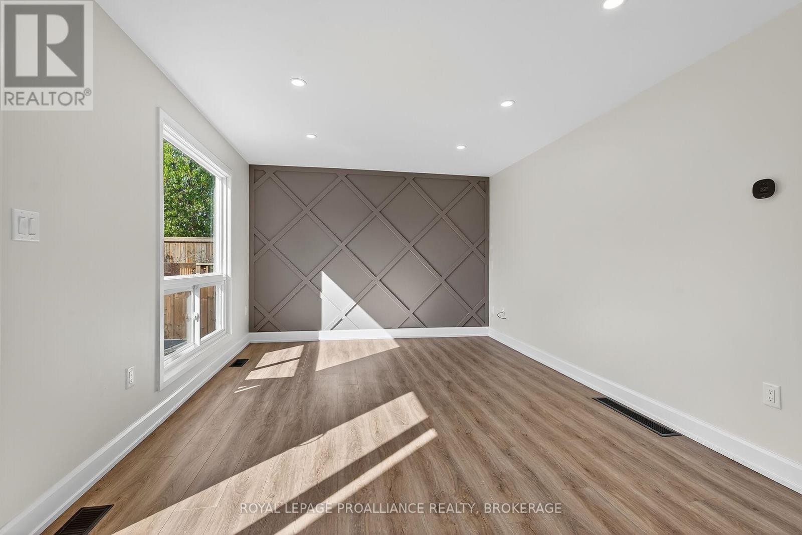 957 OAKVIEW AVENUE - Image 7