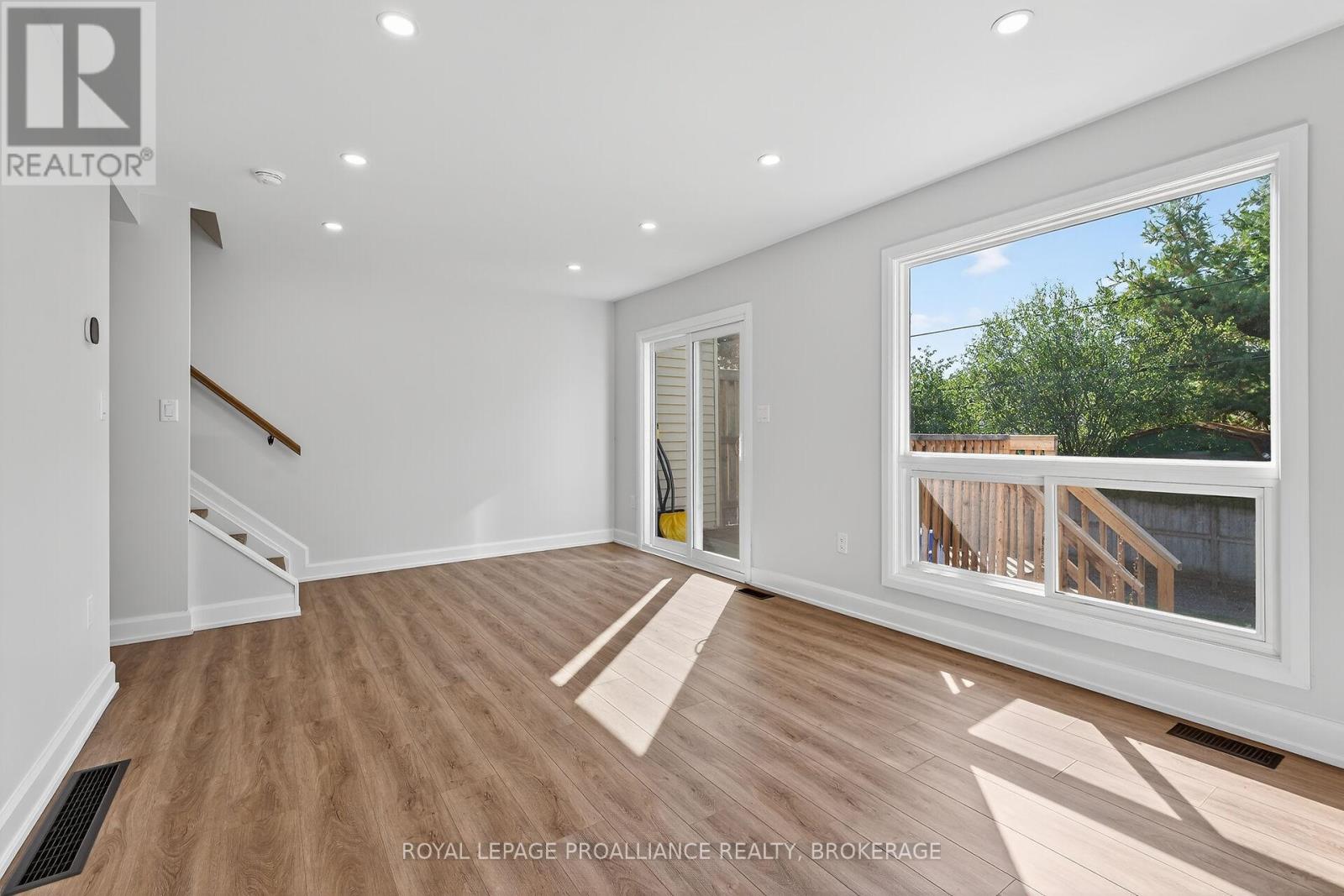 957 OAKVIEW AVENUE - Image 9