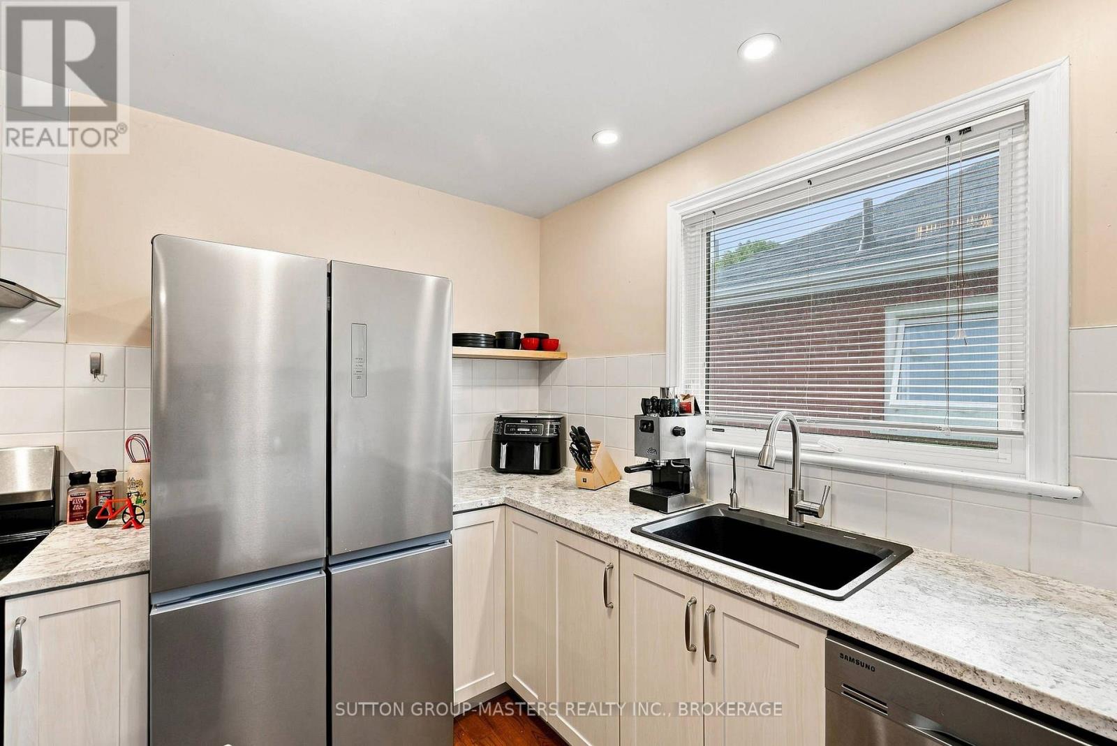 443 COLLEGE STREET - Image 13