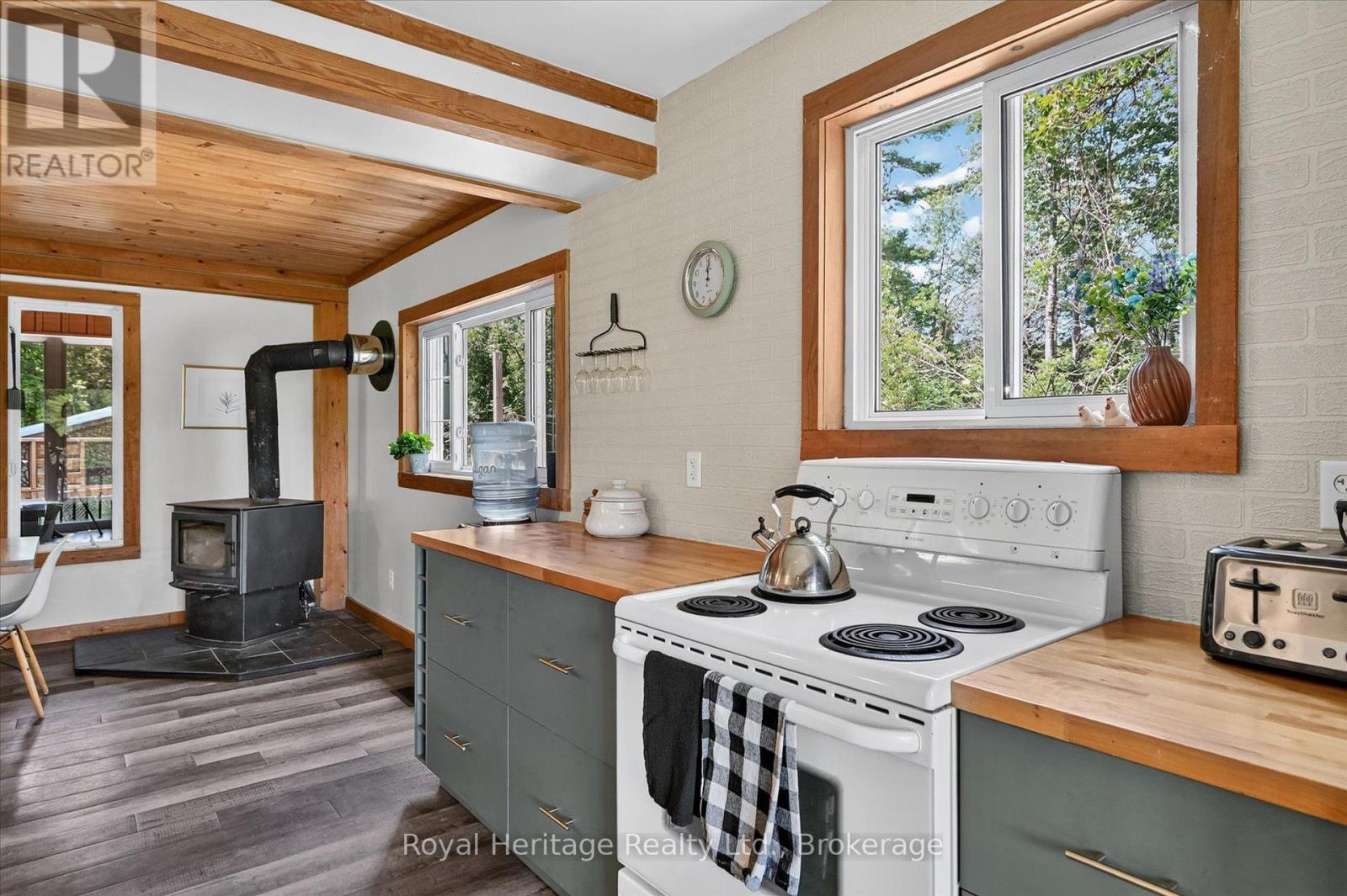 82 KENNEDY DRIVE - 21