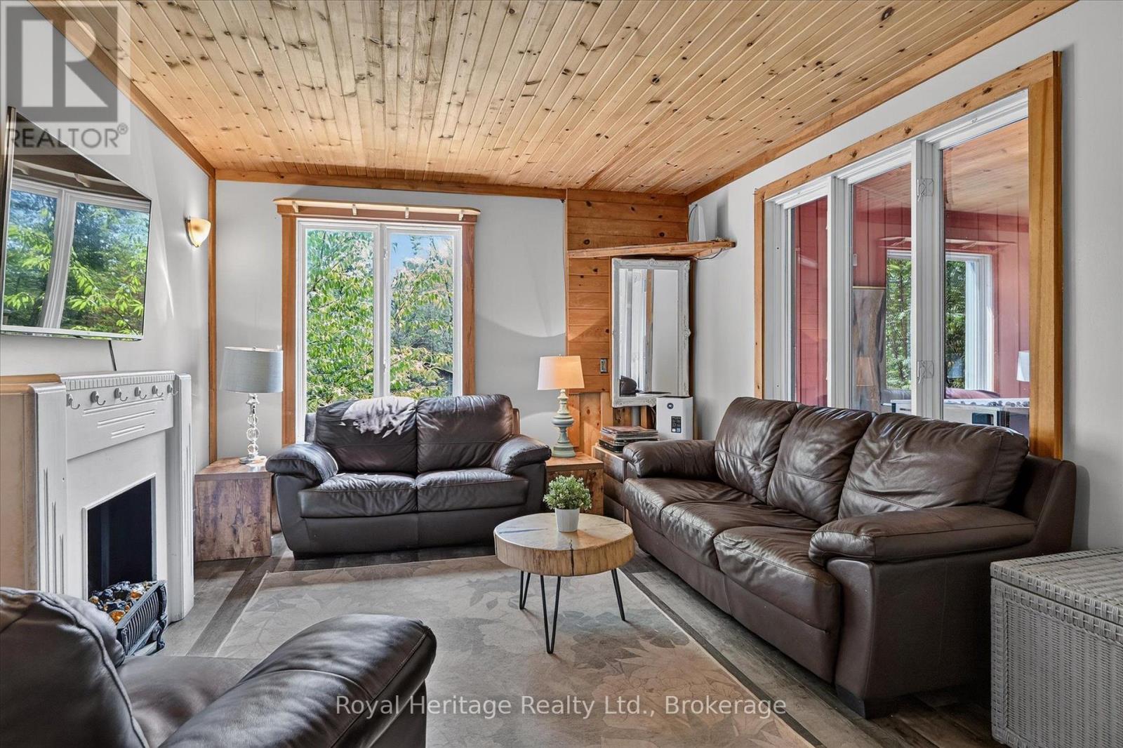 82 KENNEDY DRIVE - 24