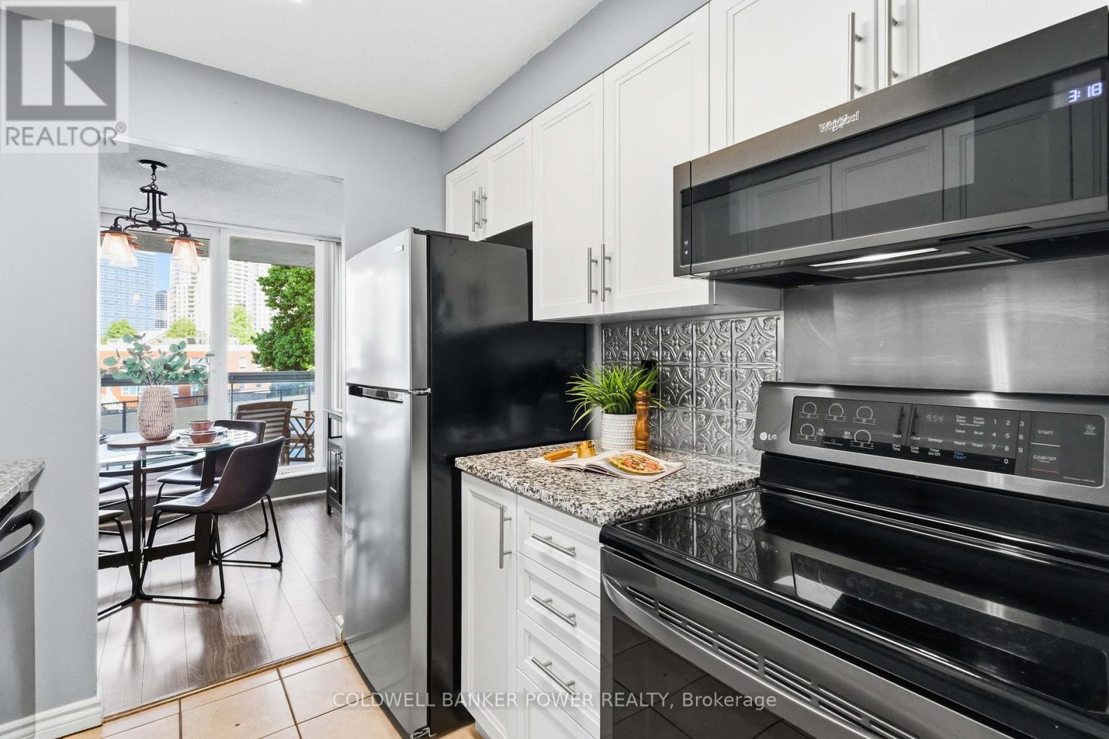 #302 323 COLBORNE STREET - Image 17