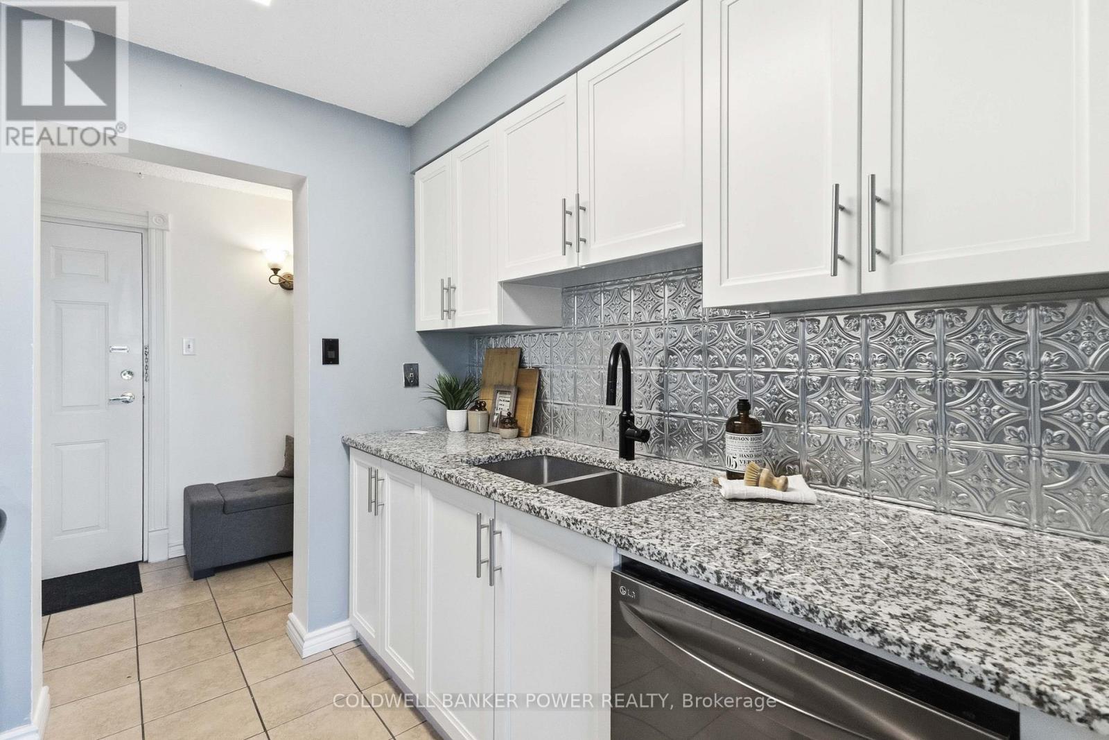 #302 323 COLBORNE STREET - Image 18
