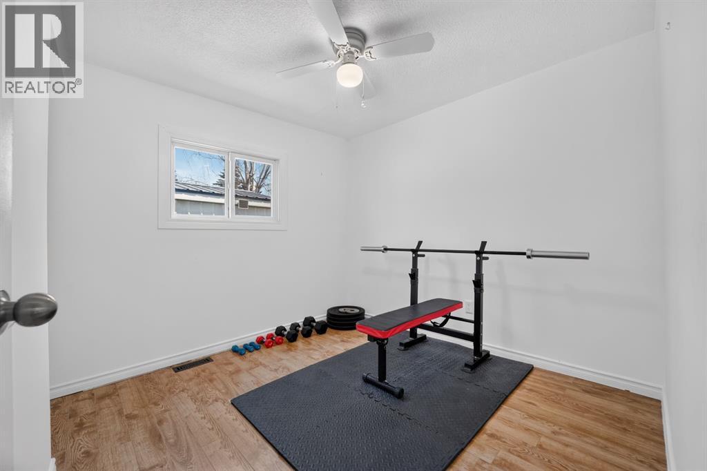 233 4 Street - 26
