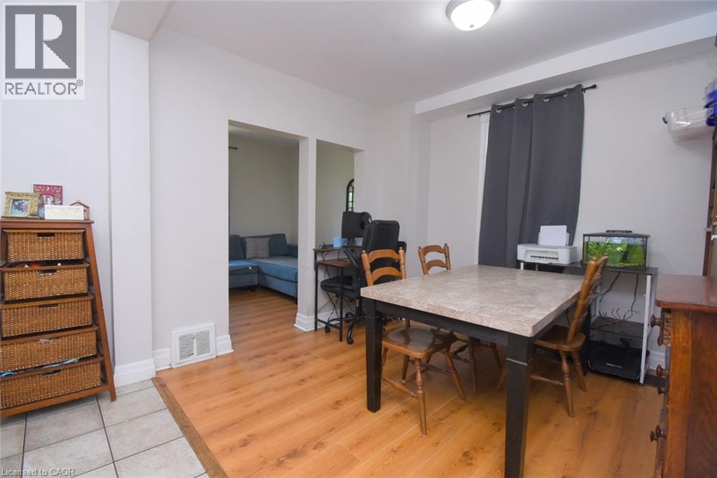 12 WOOD Street W - 3