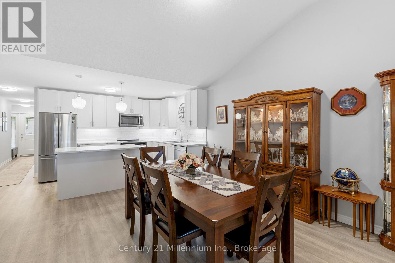 66 IVY CRESCENT - 12