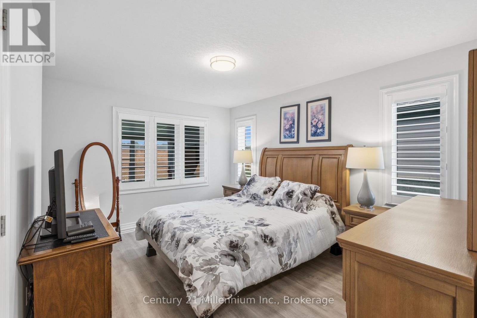 66 IVY CRESCENT - 17