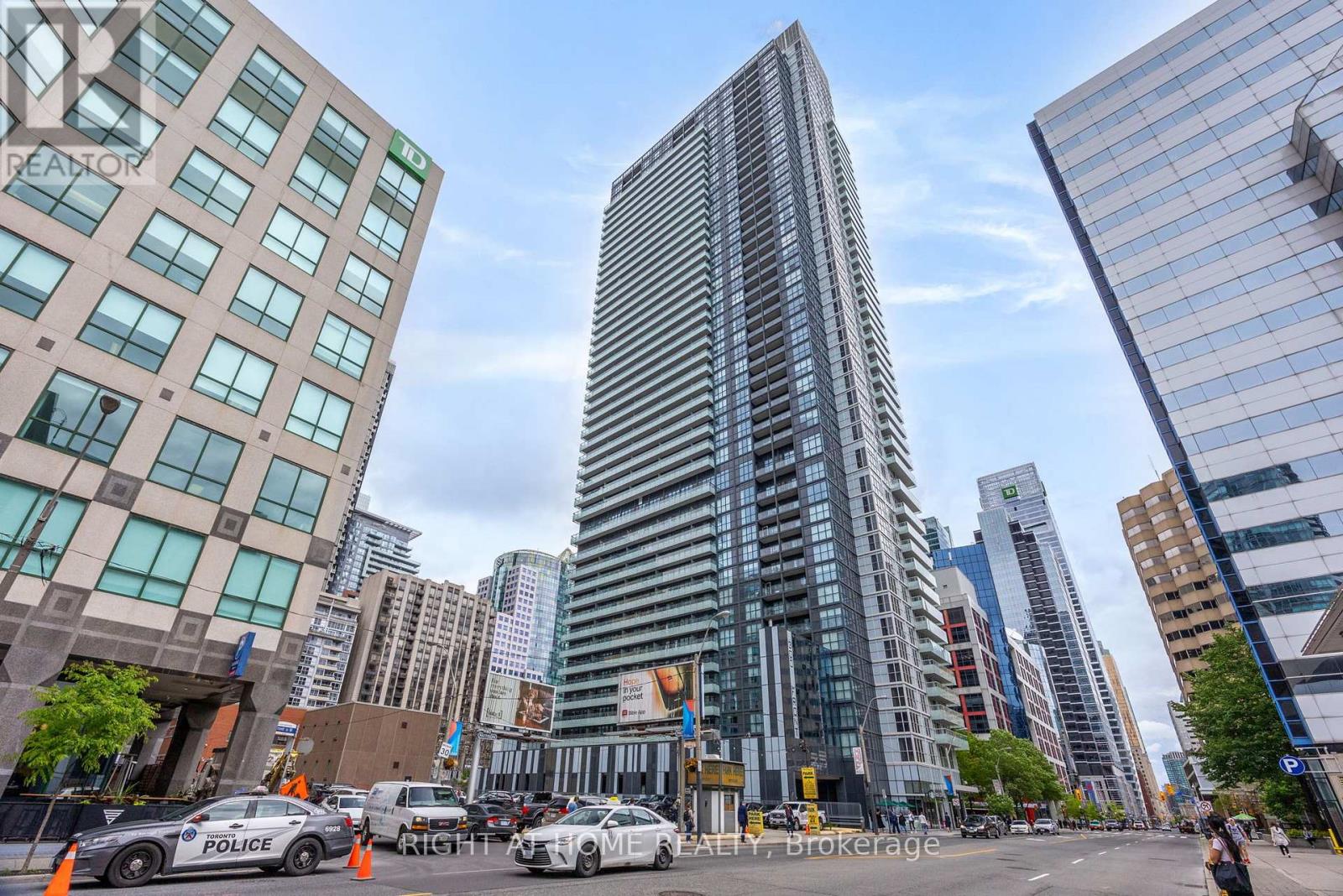 3903 - 300 FRONT STREET W