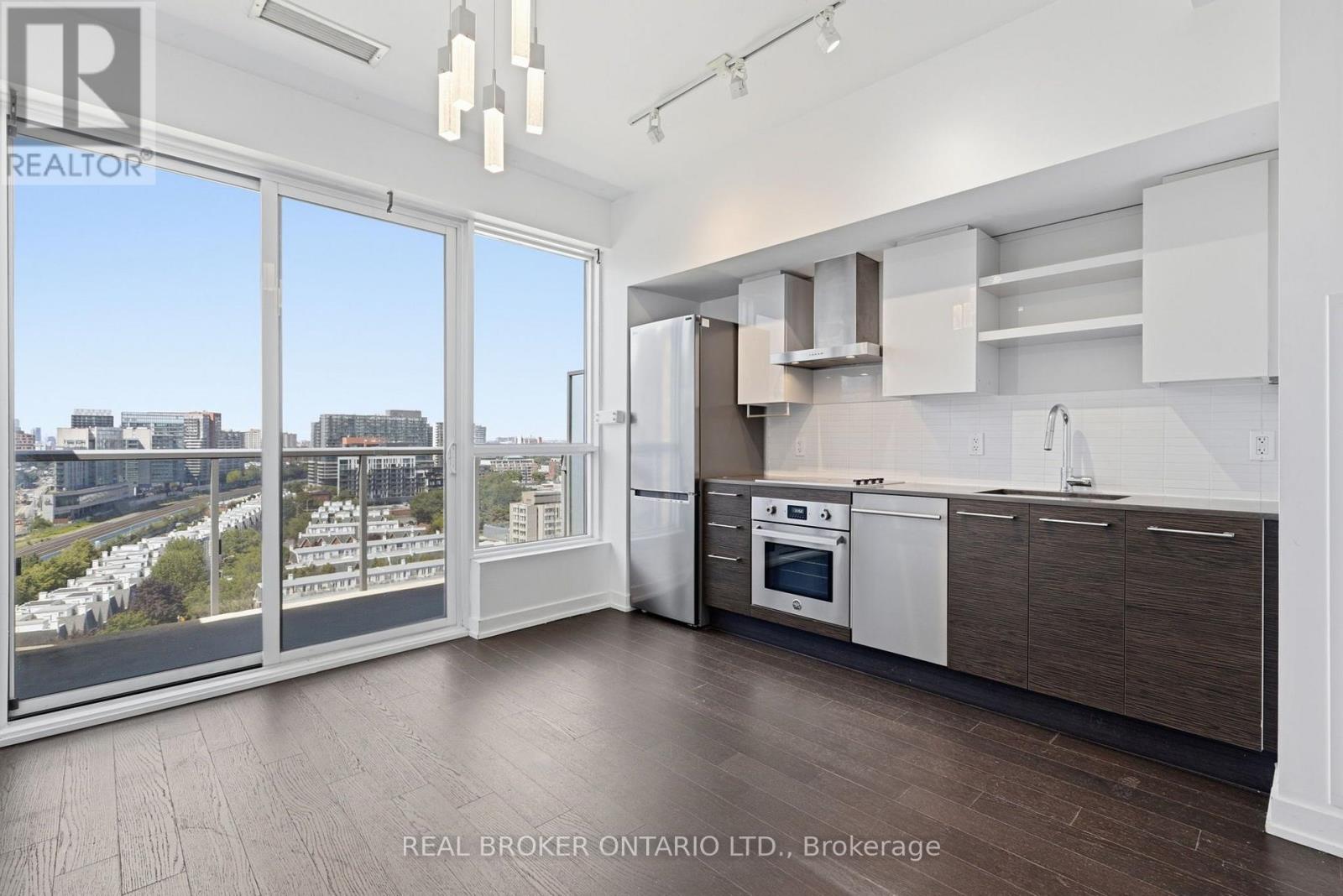 PH25 - 1030 KING STREET W