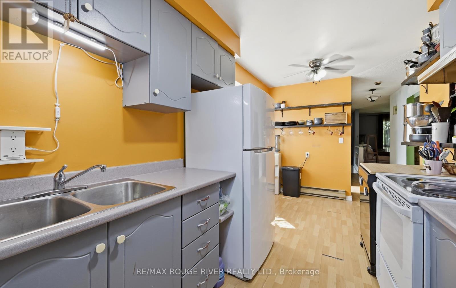 923 GLEN STREET - Image 15