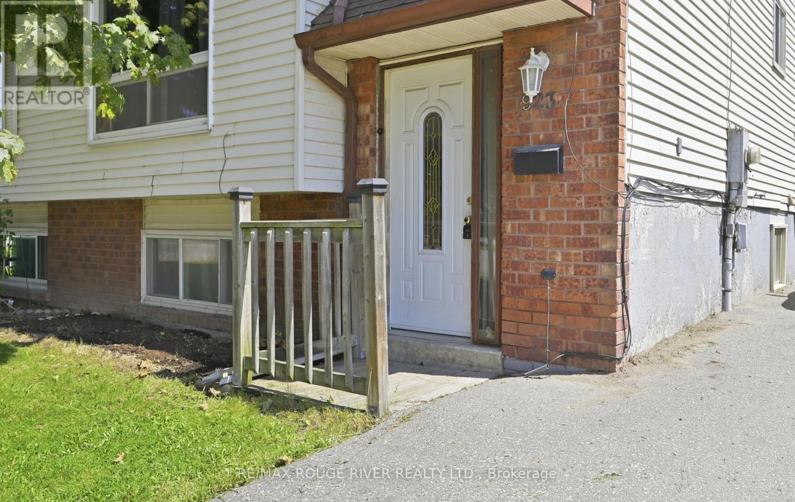 923 GLEN STREET - Image 3