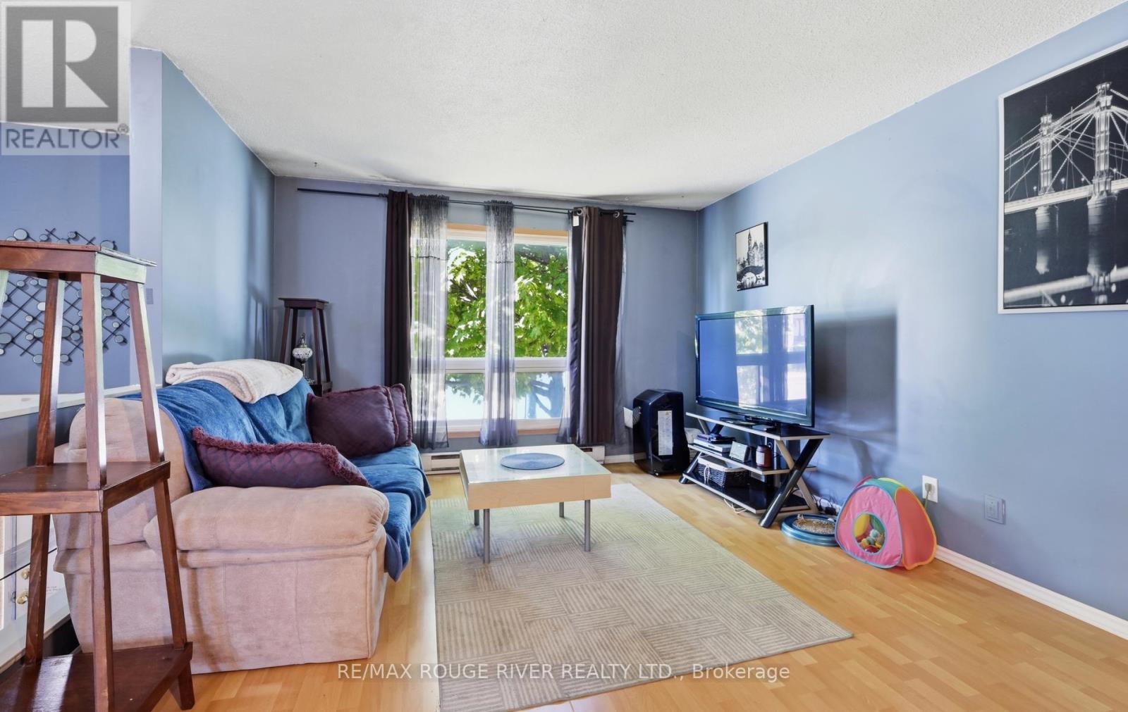923 GLEN STREET - 6