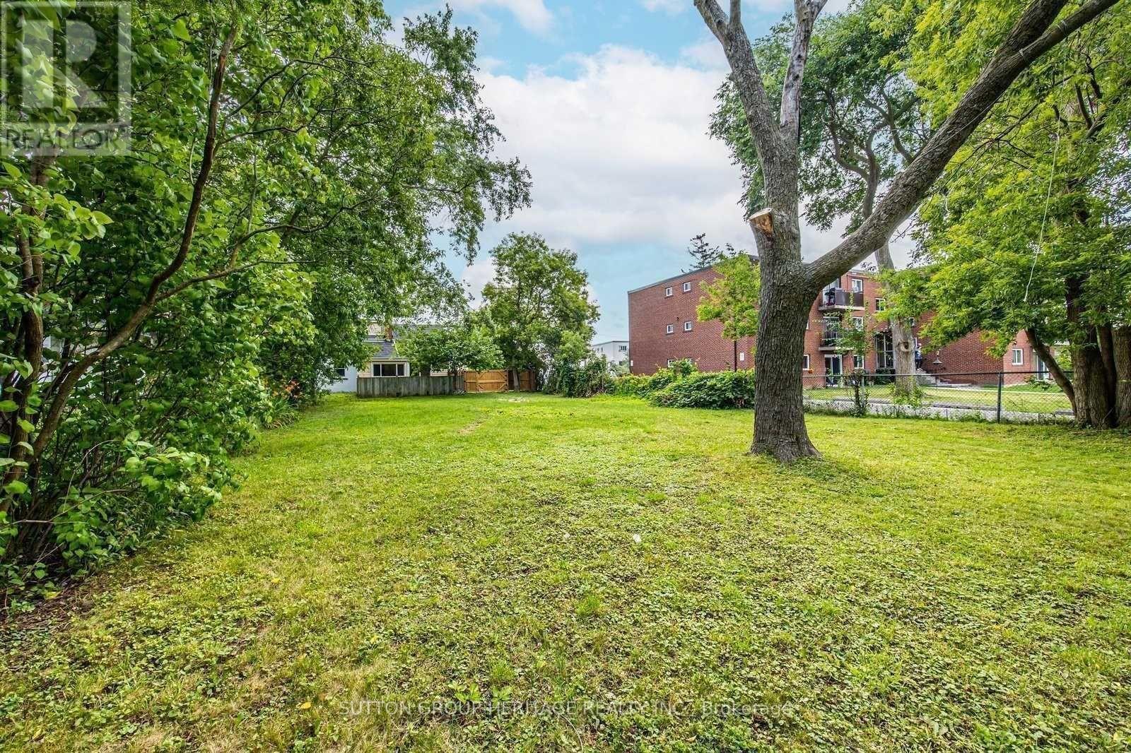 1612 DUFFERIN STREET - 22