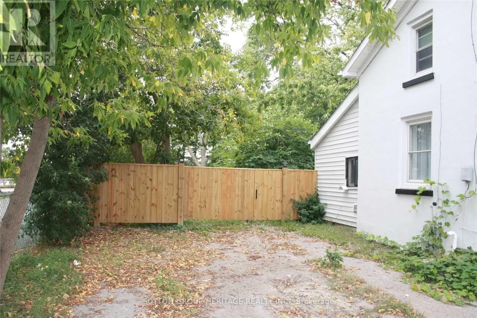 1612 DUFFERIN STREET - 23