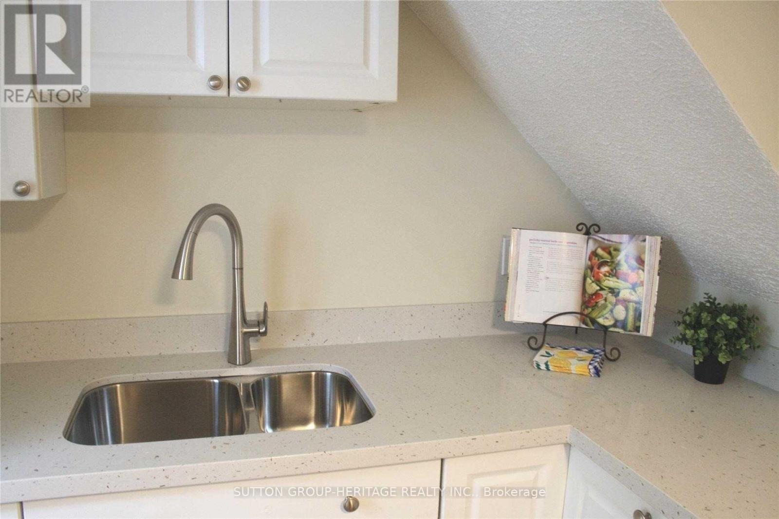 1612 DUFFERIN STREET - 9