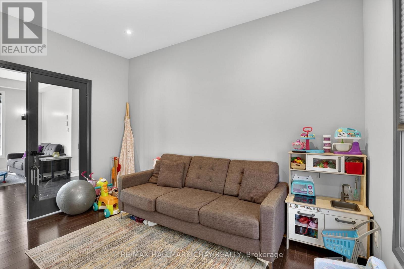 43 WALLS CRESCENT - 10