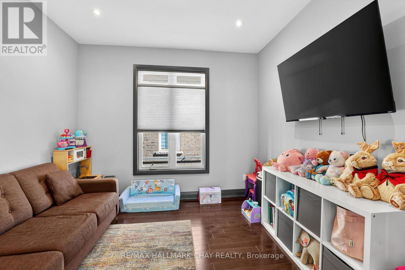 43 WALLS CRESCENT - 11