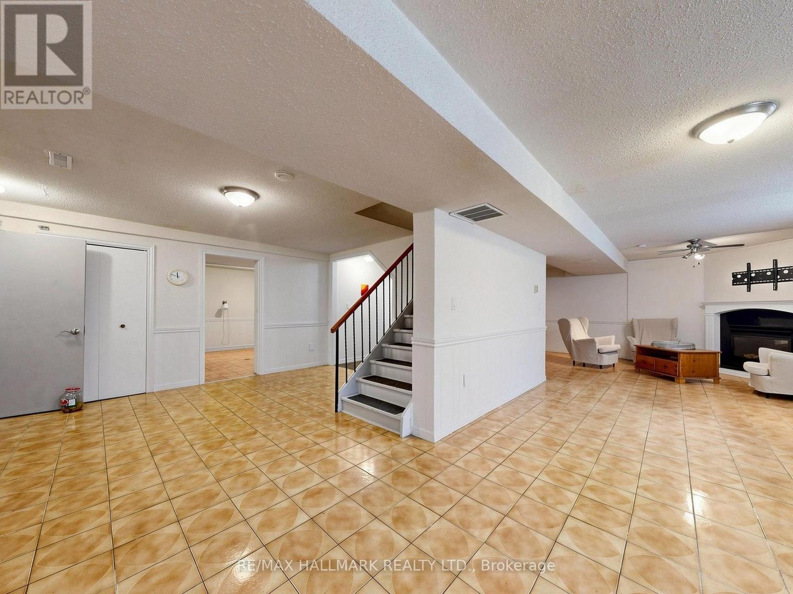 25 KERSEY CRESCENT - 29