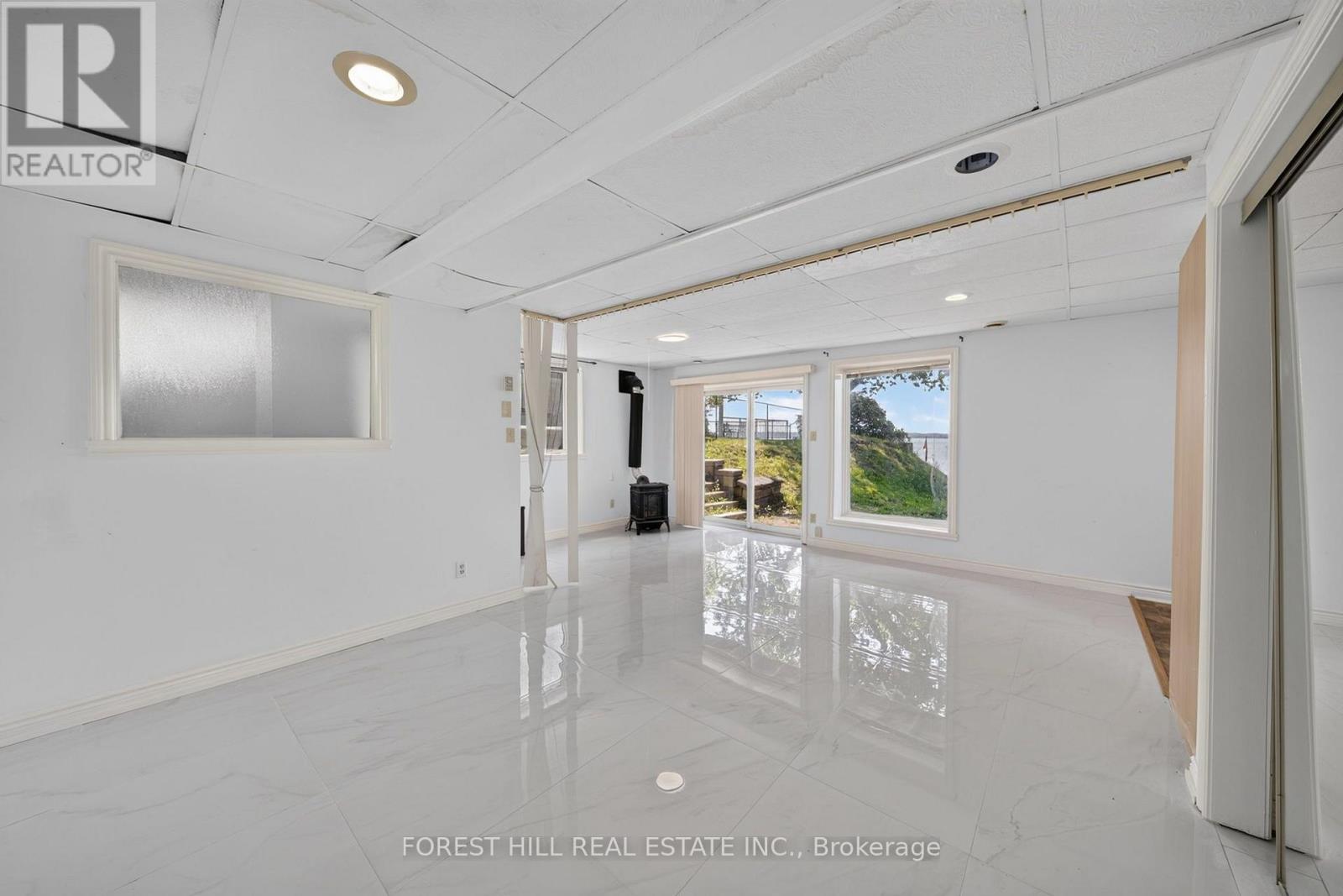 2999 LAKESIDE DRIVE - 18
