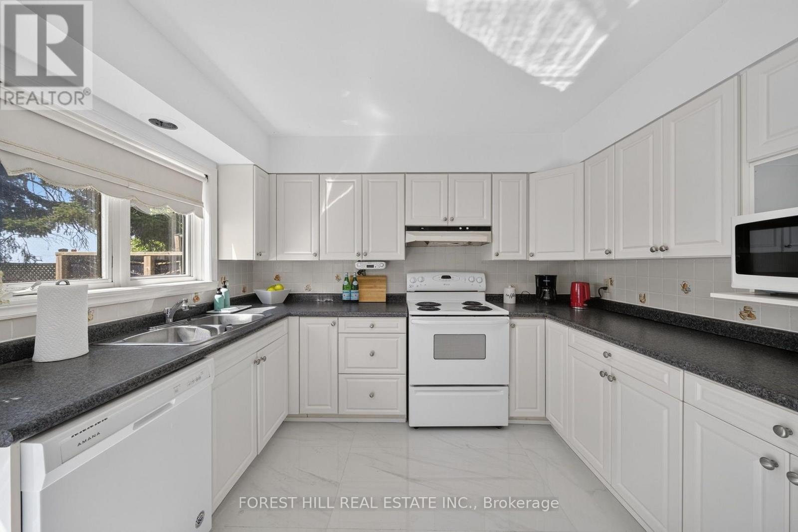 2999 LAKESIDE DRIVE - 8