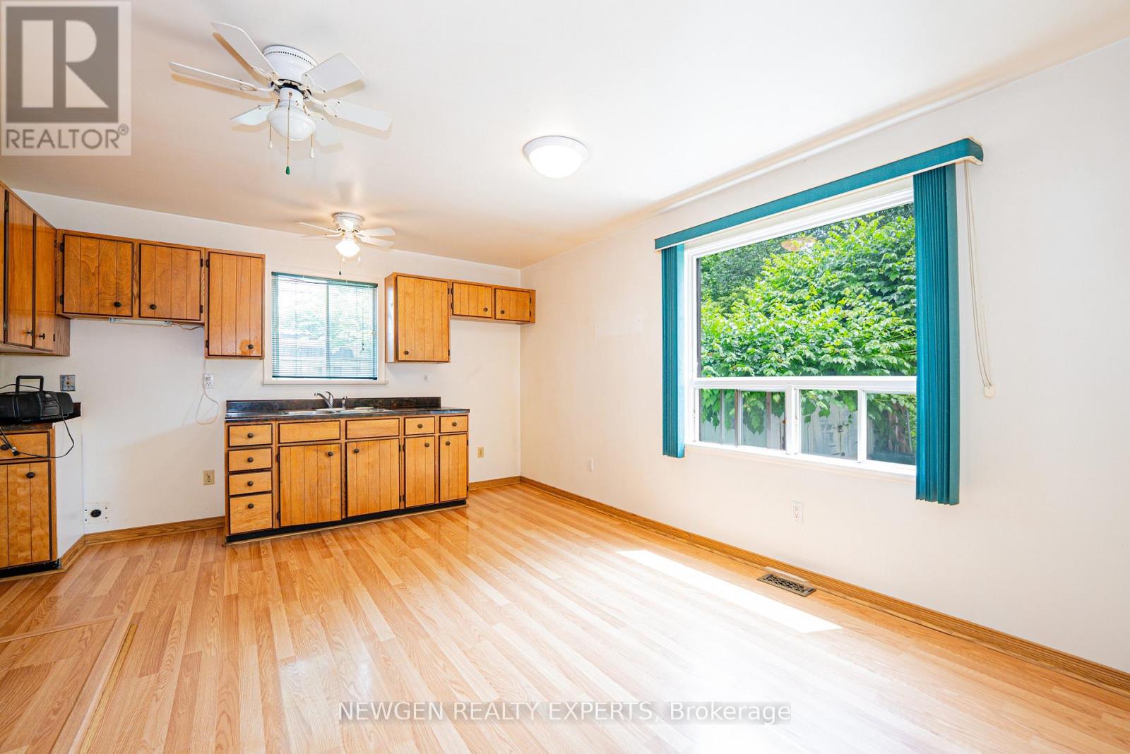 1070 PELHAM AVENUE - 11
