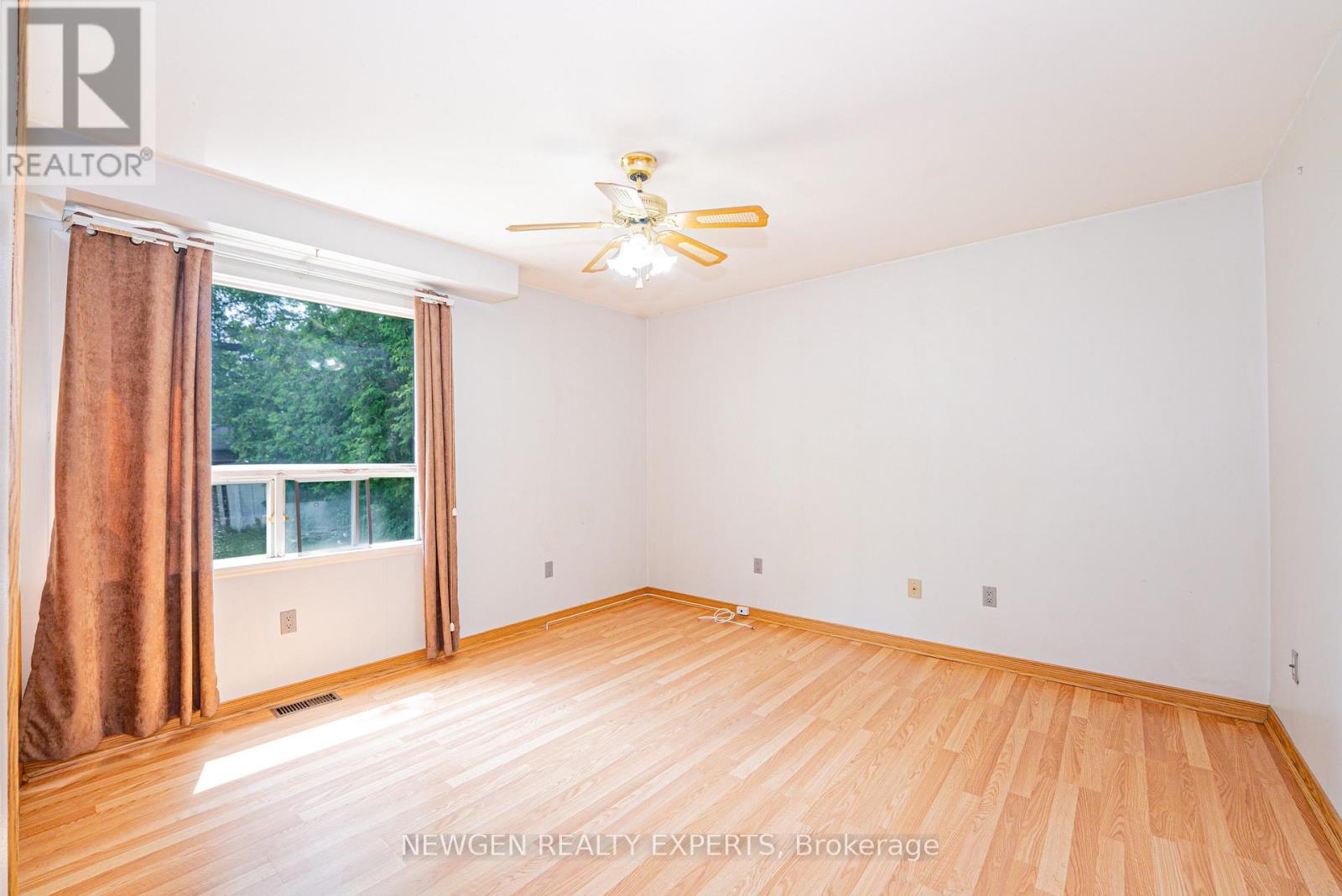 1070 PELHAM AVENUE - 13