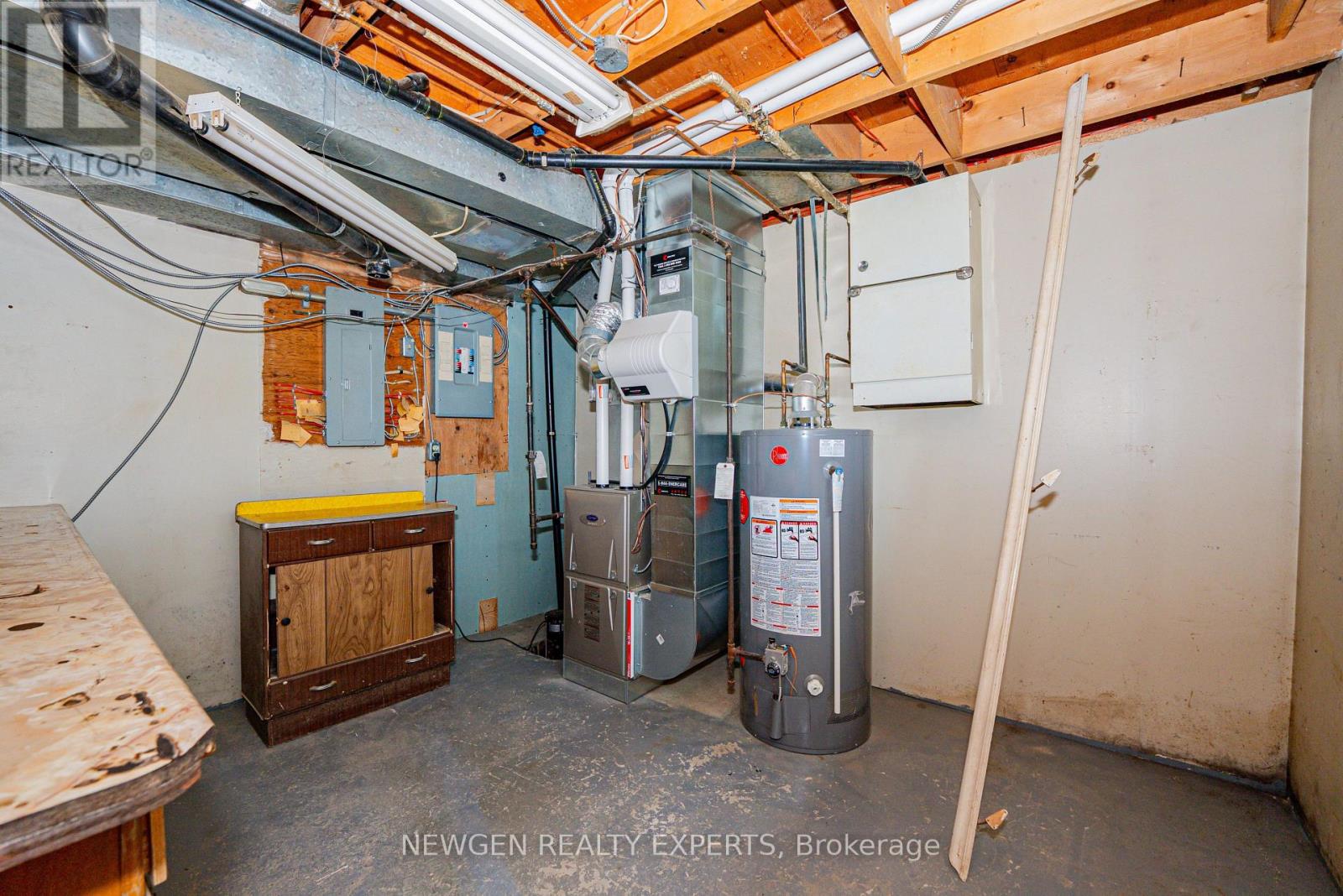 1070 PELHAM AVENUE - 24