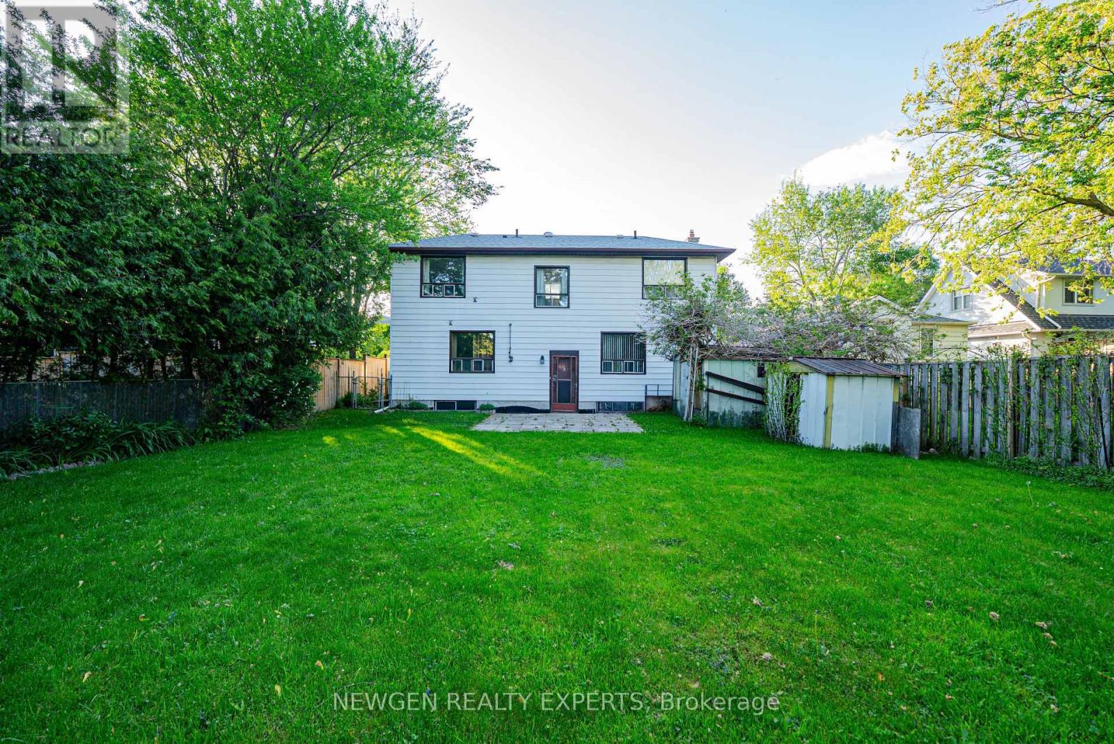 1070 PELHAM AVENUE - 28