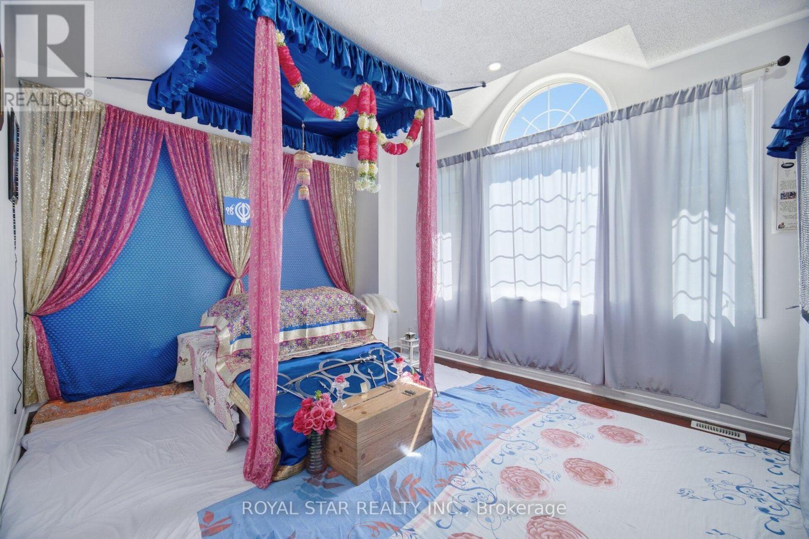 18 SUMMER MIST COURT - 18