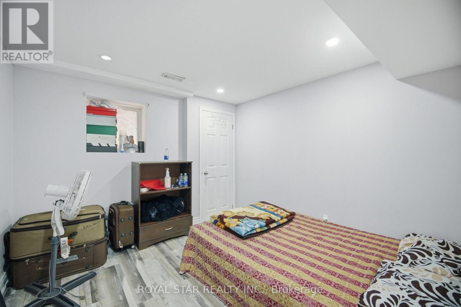 18 SUMMER MIST COURT - 38