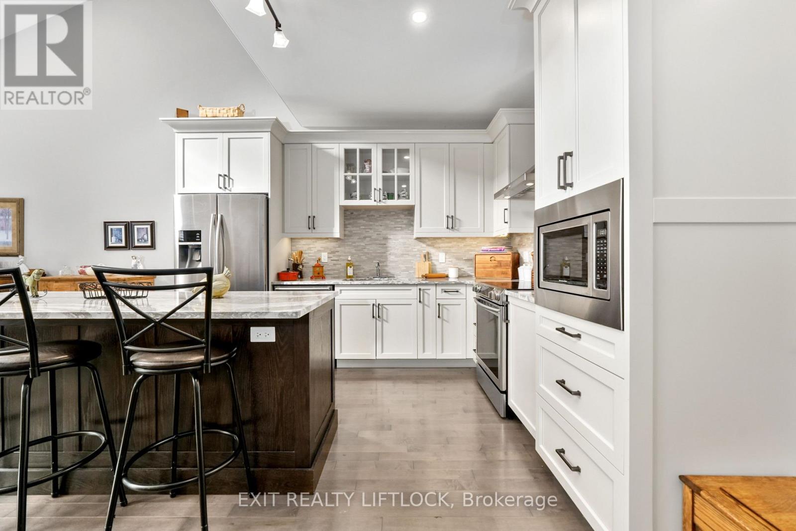 #10 68 BLOSSOM COURT - 20
