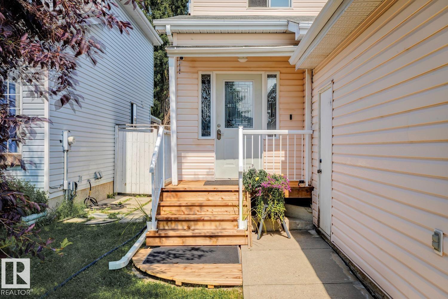 7912 154 AV NW - 2