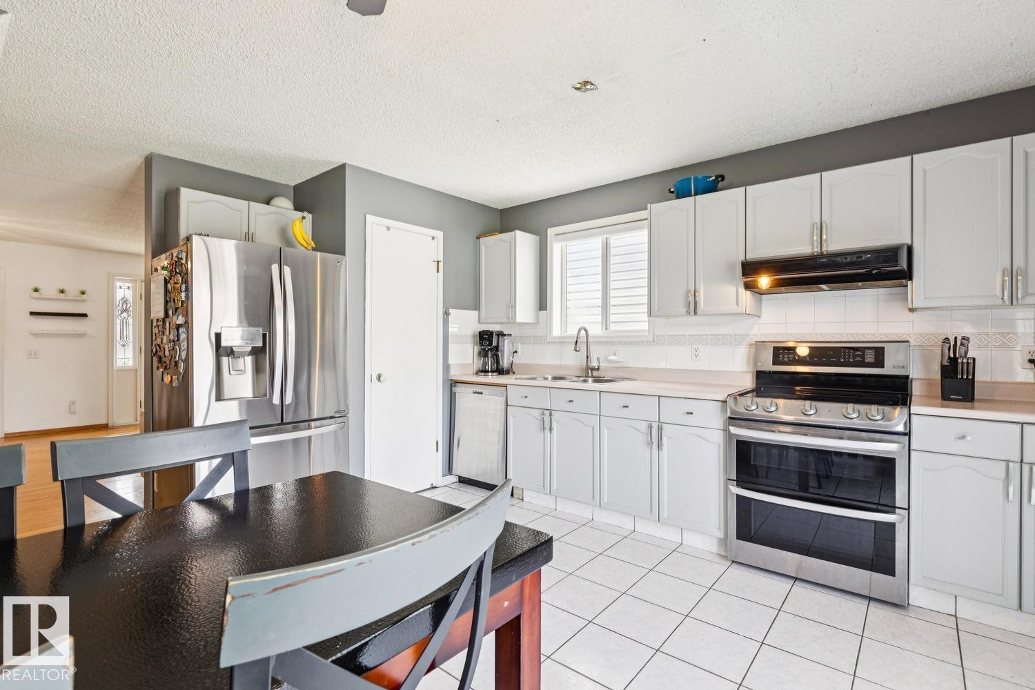 7912 154 AV NW - 9