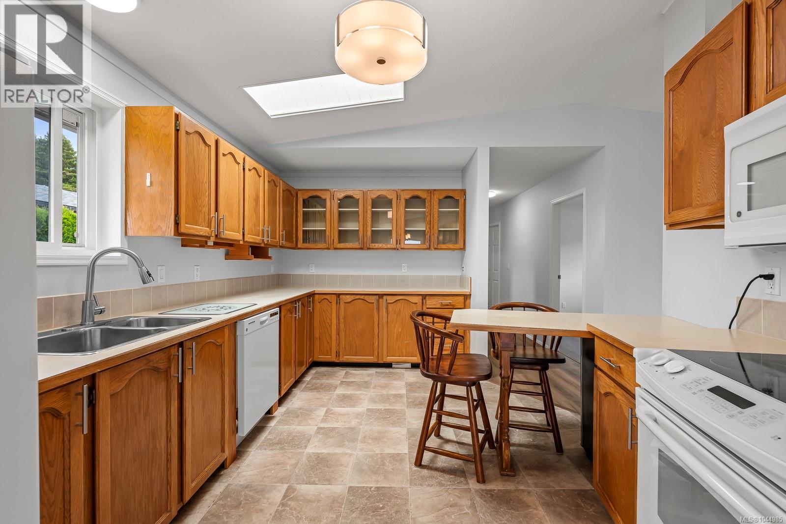 2233 6th St E - Image 11