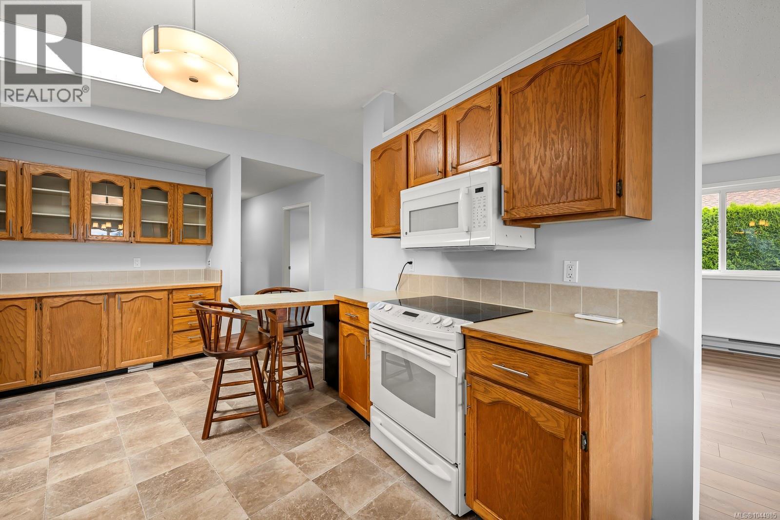2233 6th St E - Image 12