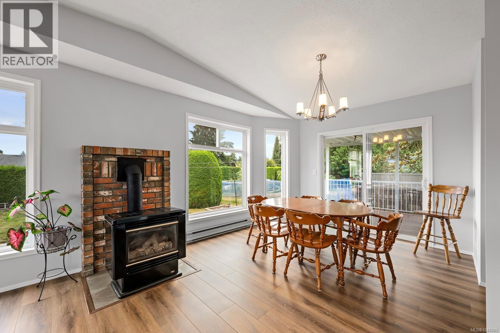 2233 6th St E - Image 15