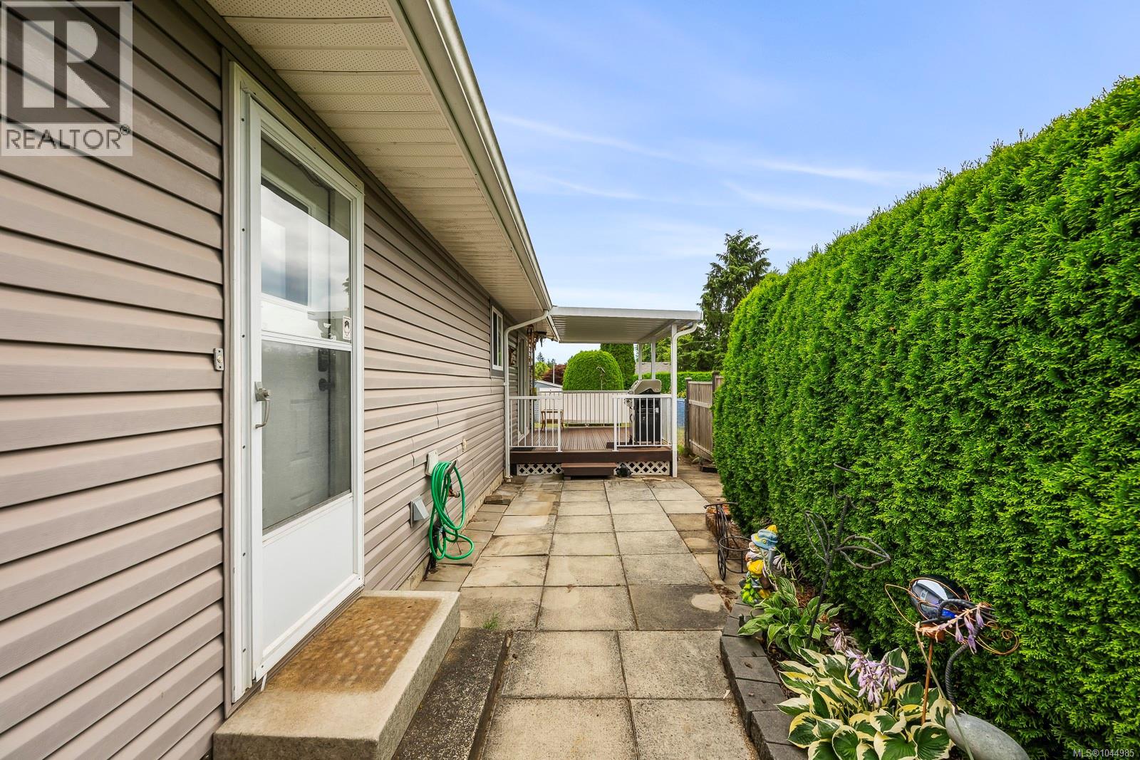 2233 6th St E - 2