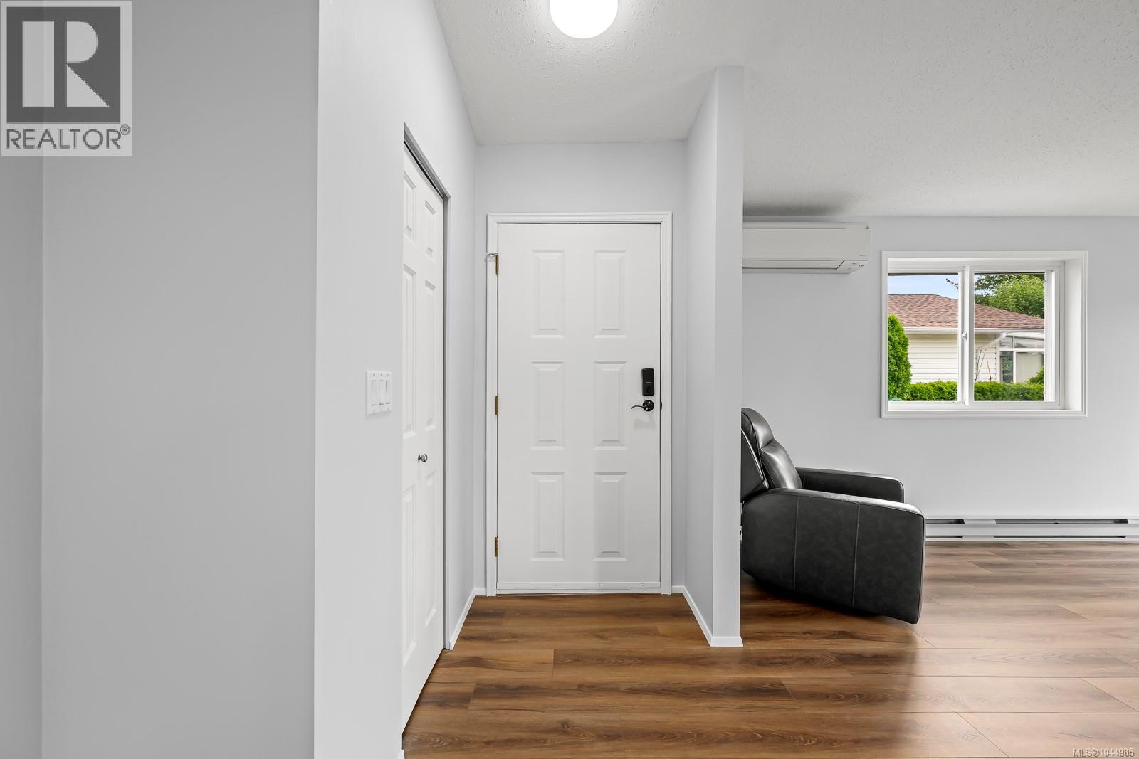 2233 6th St E - Image 23