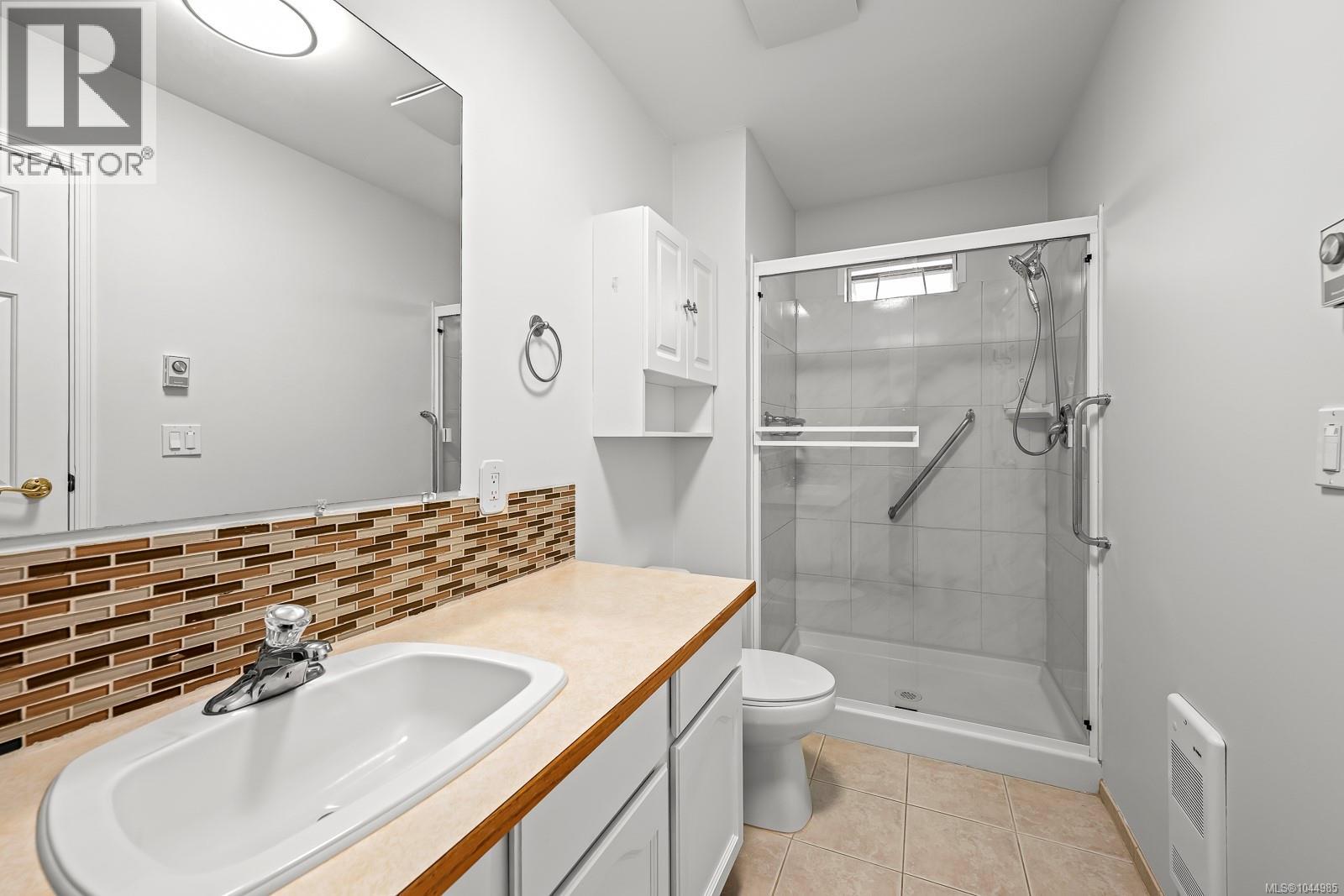 2233 6th St E - Image 28