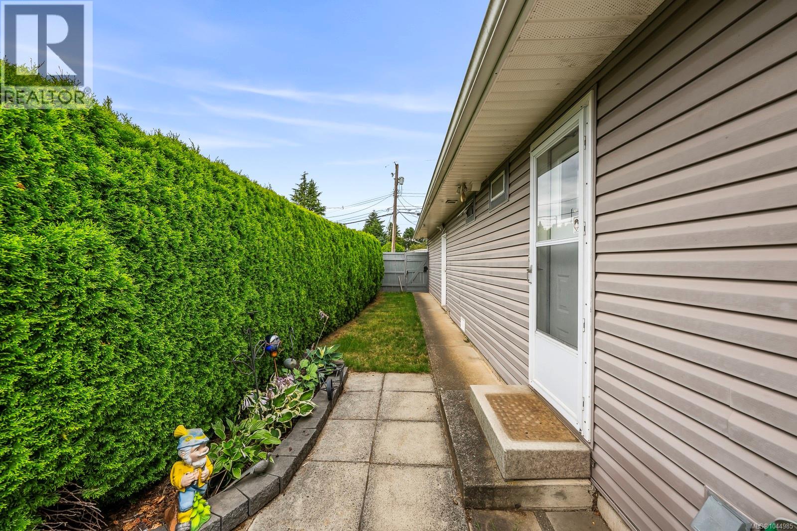 2233 6th St E - Image 4